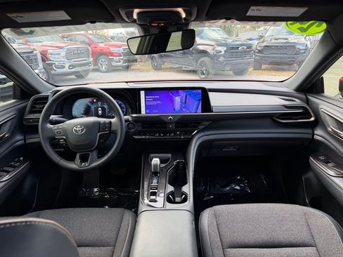 Used 2024 Toyota Crown XLE image 31