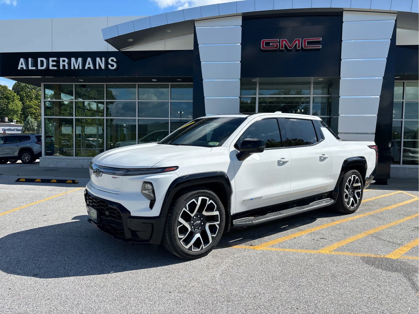 Certified 2024 Chevrolet Silverado EV RST AWD/4WD image 1