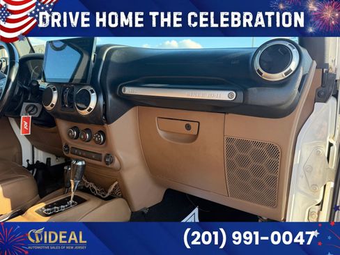 Used 2016 Jeep Wrangler Unlimited Sahara w/ Connectivity Group AWD/4WD image 23