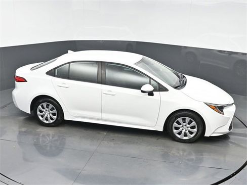 Used 2022 Toyota Corolla LE image 34