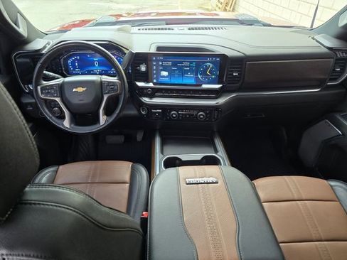 Used 2024 Chevrolet Silverado 2500 High Country w/ Technology Package AWD/4WD image 2