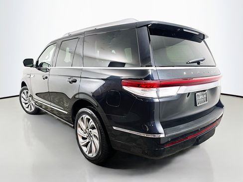 Used 2022 Lincoln Navigator Reserve image 5