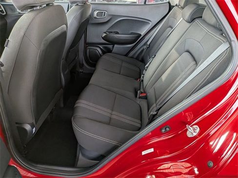 Used 2023 Hyundai Venue SEL image 29