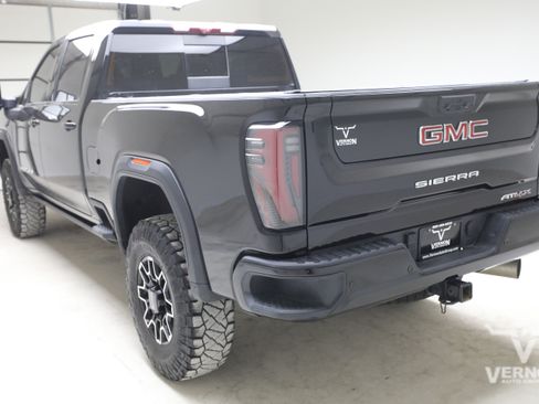 Used 2025 GMC Sierra 2500 AT4X AWD/4WD image 3