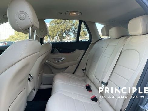 Used 2020 Mercedes-Benz GLC 300 image 29