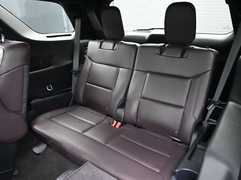Certified 2025 Ford Explorer Platinum w/ Ultimate Package AWD/4WD image 21