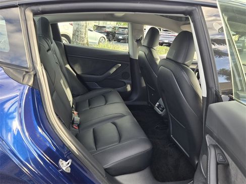Used 2023 Tesla Model 3 Standard Range image 16