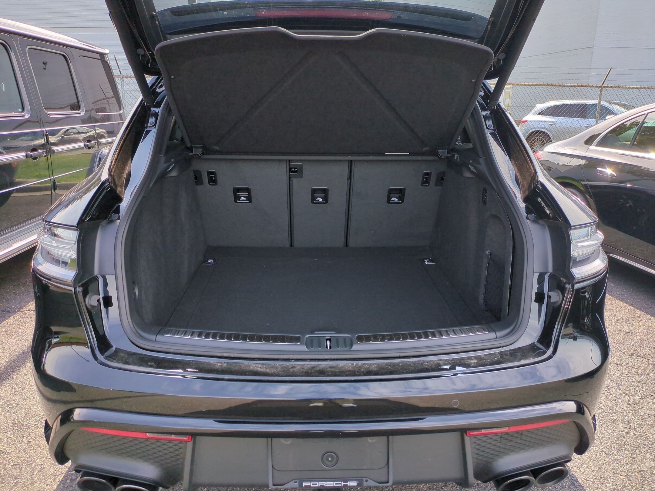Used 2026 Porsche Macan GTS AWD/4WD image 33