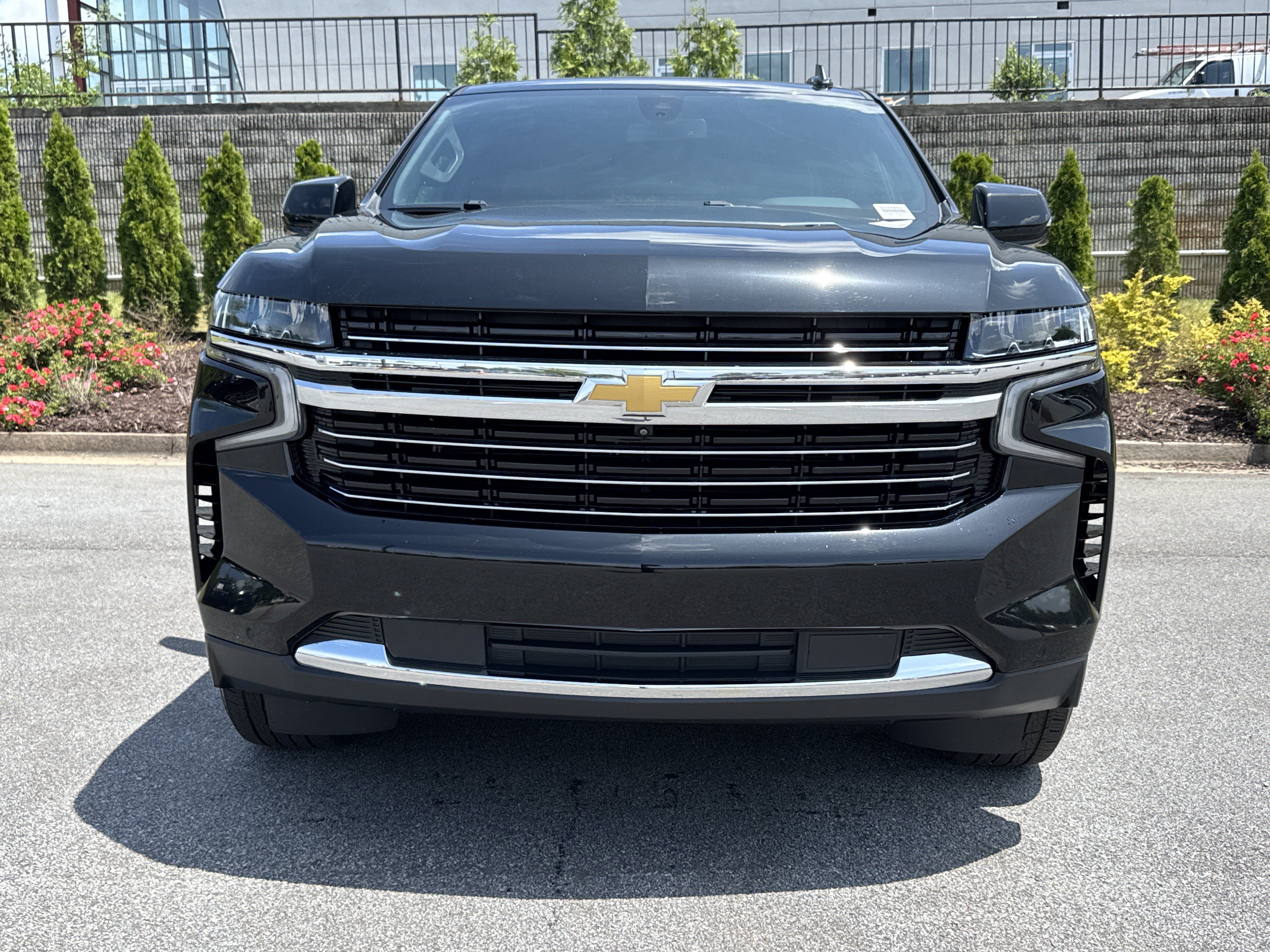 Used 2022 Chevrolet Tahoe LT w/ Luxury Package AWD/4WD image 3