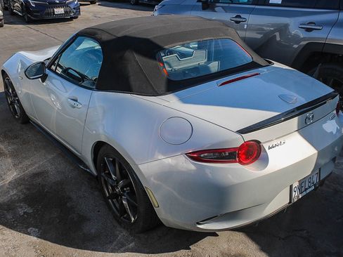 Used 2016 MAZDA MX-5 Miata Club RWD image 12