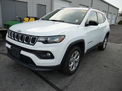 Used 2024 Jeep Compass Latitude AWD/4WD image 6