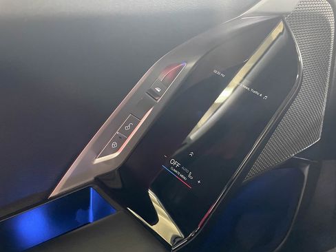 Used 2025 BMW 740i xDrive image 40