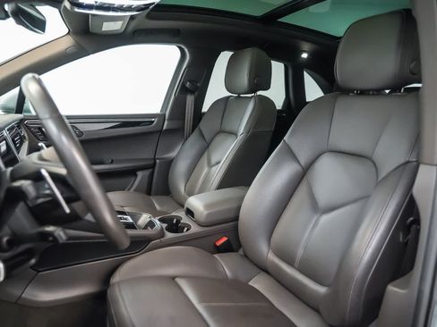 Certified 2023 Porsche Macan AWD/4WD image 5