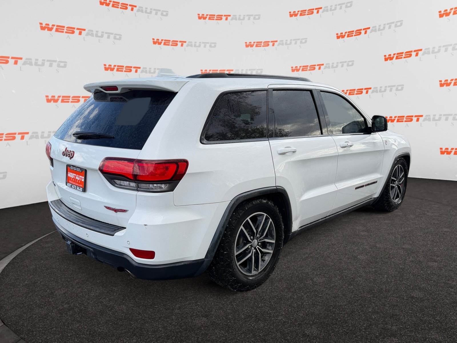 Used 2018 Jeep Grand Cherokee Trailhawk AWD/4WD image 5