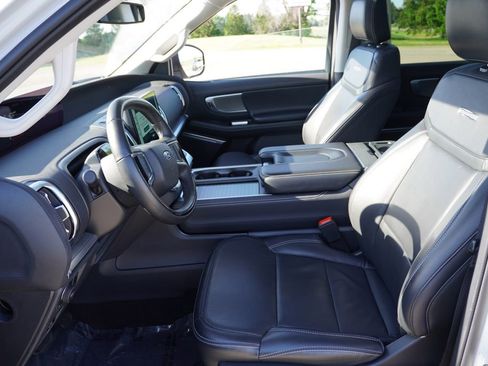 Certified 2025 Ford Expedition Platinum AWD/4WD image 16