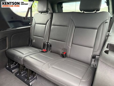 Used 2025 Chevrolet Suburban Z71 AWD/4WD image 39