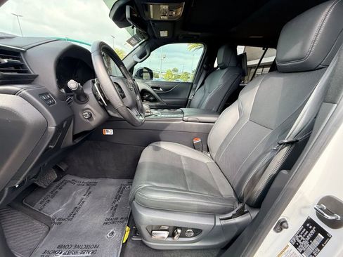 Certified 2025 Lexus LX 700h Luxury image 5