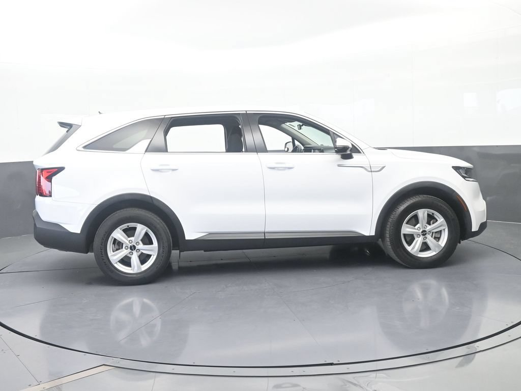 Used 2023 Kia Sorento LX FWD image 7