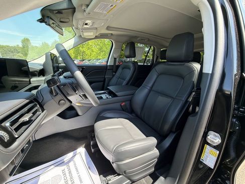 New 2026 Lincoln Aviator AWD image 11