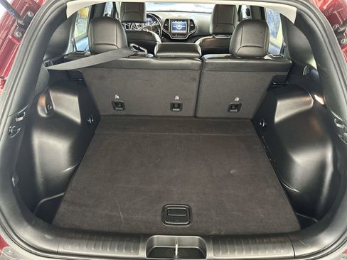 Used 2020 Jeep Cherokee Trailhawk w/ Cold Weather Group image 33