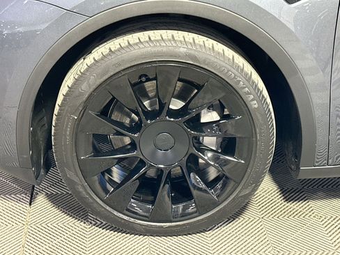 Used 2023 Tesla Model Y Long Range image 12