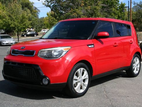 Used 2016 Kia Soul + FWD image 6