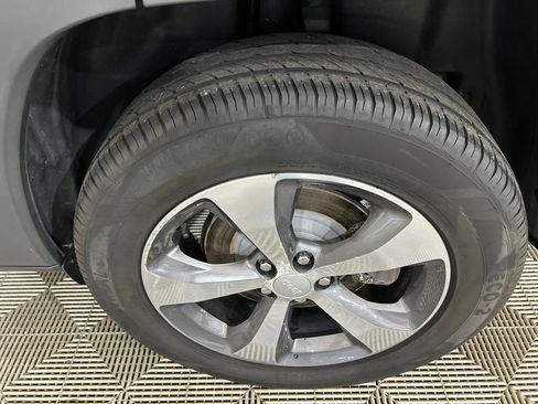 Used 2019 Jeep Cherokee Limited AWD/4WD image 10