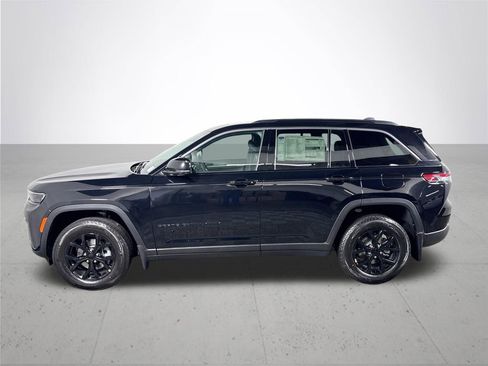 New 2026 Jeep Grand Cherokee Laredo image 9