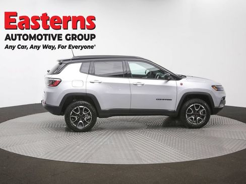 Used 2025 Jeep Compass Trailhawk w/ Trailer Tow Group AWD/4WD image 43