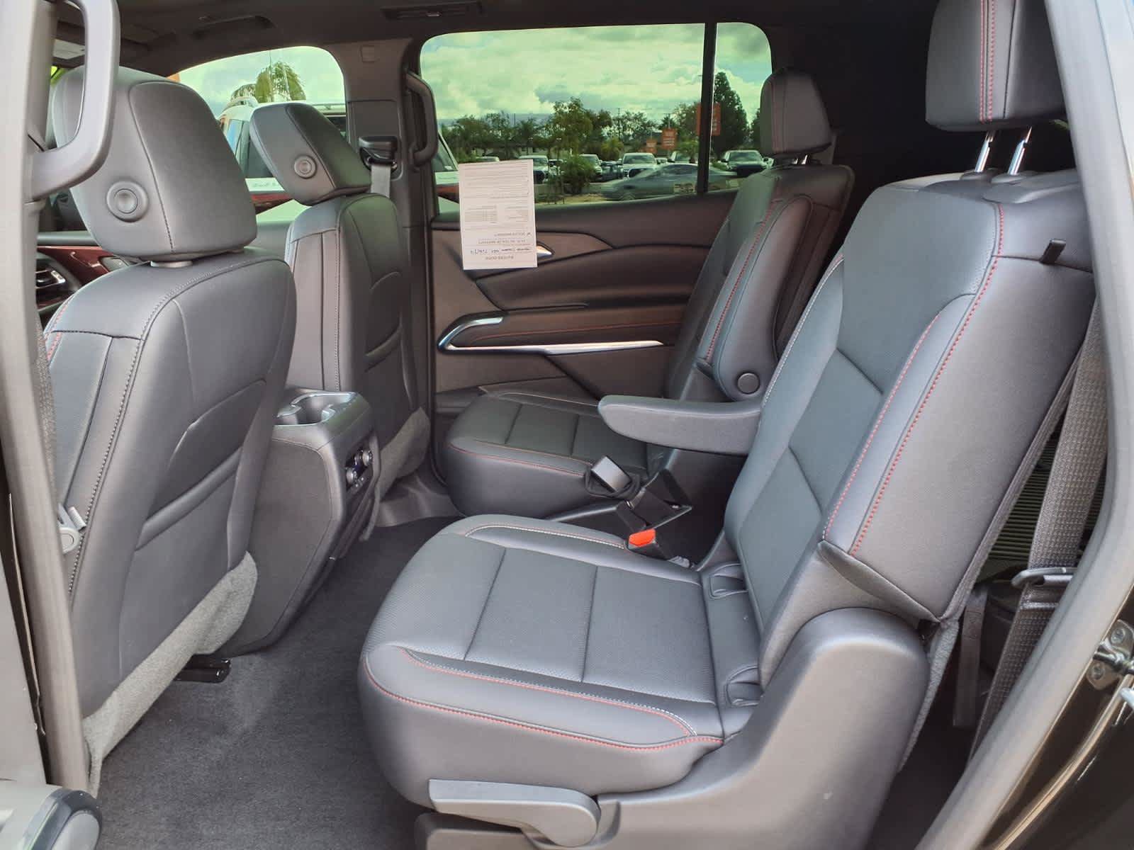 Used 2026 Chevrolet Traverse Z71 w/ LPO, Floor Liner Package AWD/4WD image 12