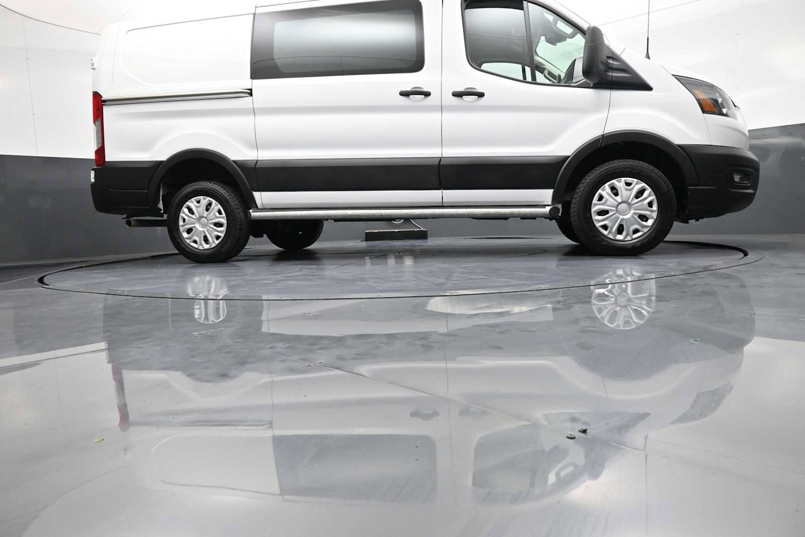Used 2025 Ford Transit 250 Low Roof w/ Exterior Upgrade Package RWD image 33