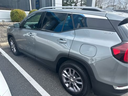 Used 2023 GMC Terrain SLT image 5
