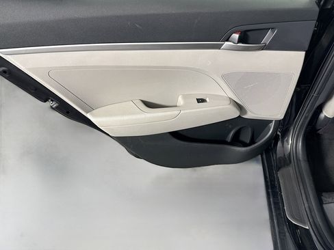 Used 2020 Hyundai Elantra SE image 25
