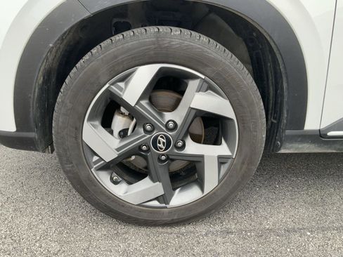 Used 2024 Hyundai Venue Limited FWD image 16