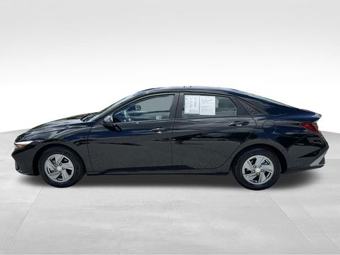 Used 2024 Hyundai Elantra SE FWD image 4