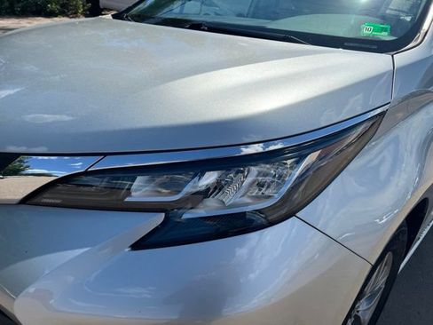 Used 2021 Toyota Sienna XLE FWD image 10