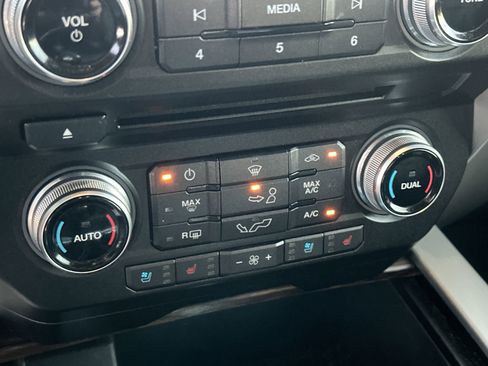 Used 2018 Ford F150 Lariat w/ Equipment Group 502A Luxury image 19