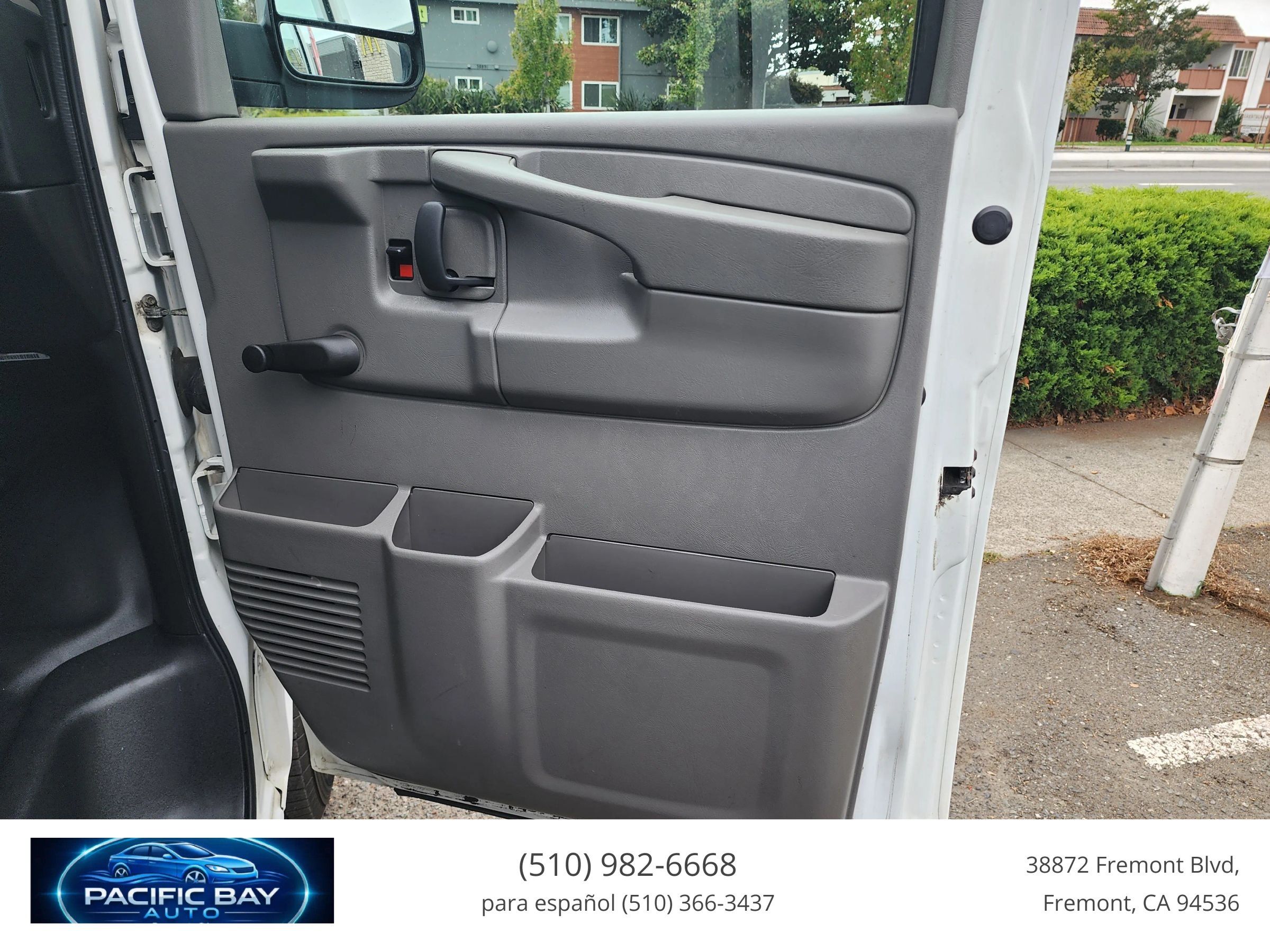 Used 2012 Chevrolet Express 2500 RWD image 25