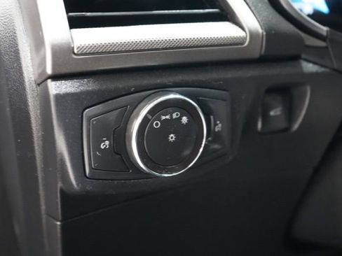 Used 2019 Ford Fusion SE FWD image 18