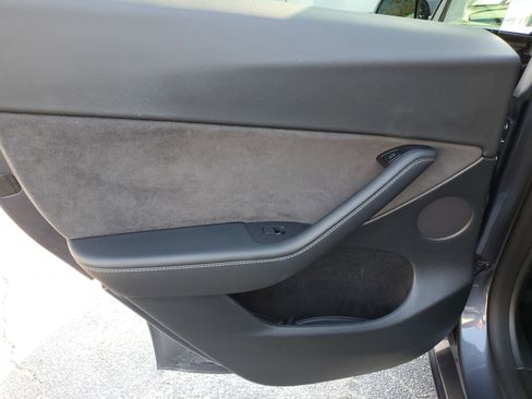 Used 2023 Tesla Model Y Long Range image 11