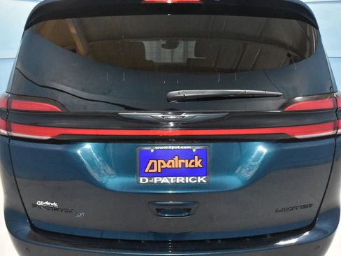 Used 2025 Chrysler Pacifica Limited image 28
