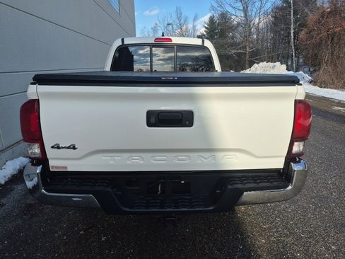 Used 2019 Toyota Tacoma SR5 w/ SR5 Appearance Package (SM) image 7