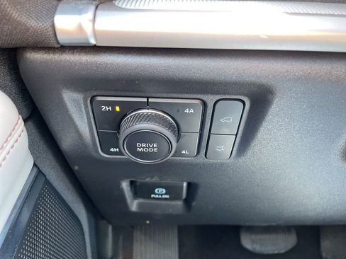 Used 2025 Ford Expedition Active AWD/4WD image 28