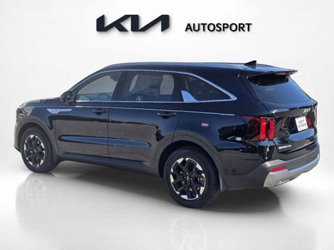 Certified 2025 Kia Sorento S w/ Panoramic Sunroof Package image 8