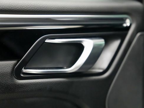 Certified 2021 Porsche Macan S image 15