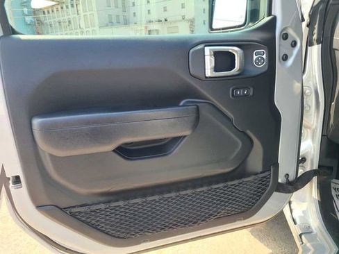 Used 2023 Jeep Wrangler Unlimited Rubicon 4xe w/ Steel Bumper Group AWD/4WD image 17