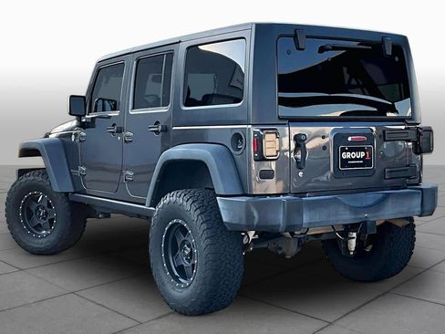 Used 2016 Jeep Wrangler Unlimited Rubicon w/ Connectivity Group AWD/4WD image 12