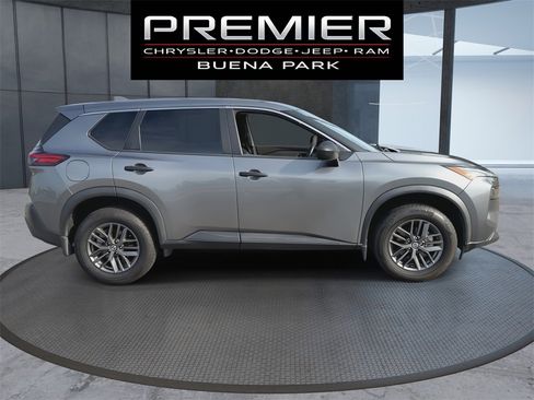 Used 2021 Nissan Rogue S image 9