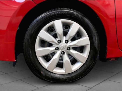 Used 2014 Toyota Corolla LE image 9