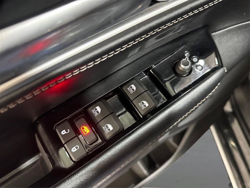 Used 2024 Jeep Wagoneer Series III AWD/4WD image 32